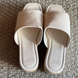 Abercrombie & Fitch Cream Square-Toe Slide Mules
